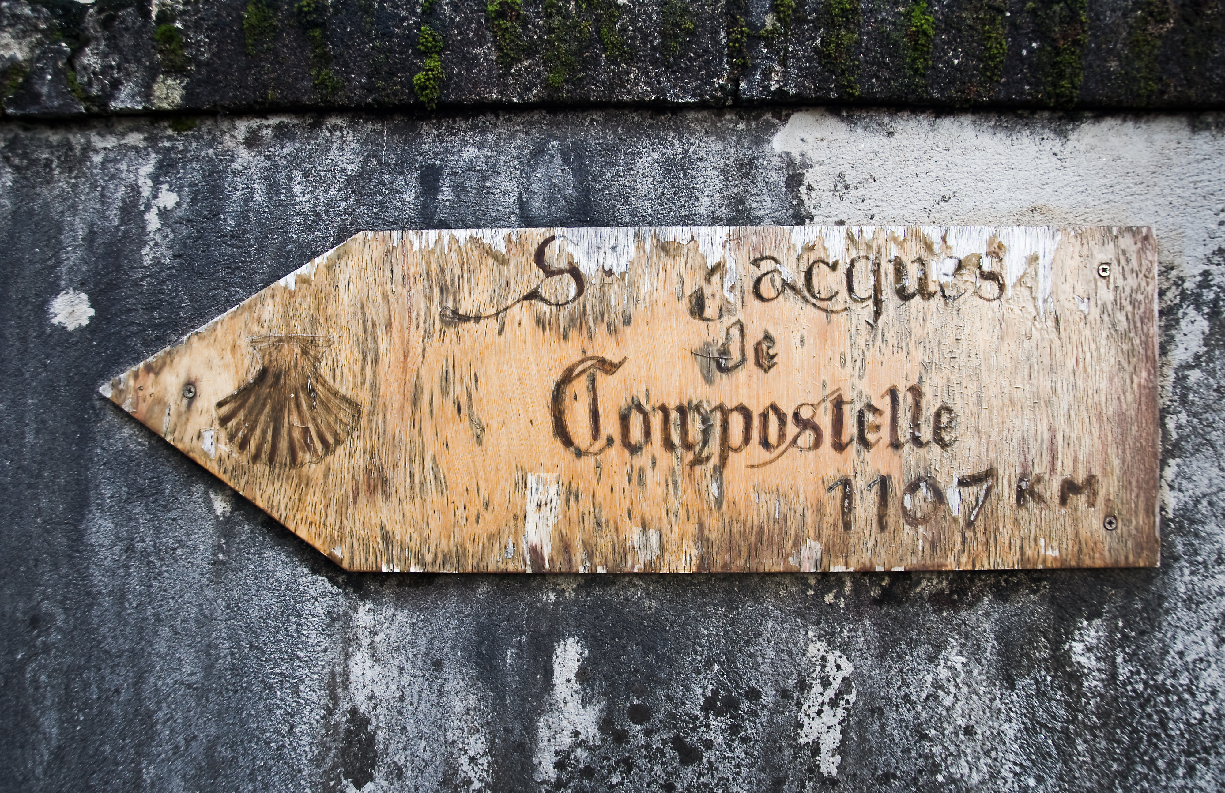 Panneau indiquant le chemin de Compostelle